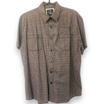 CAMISA MANGA CURTA, CONFECCIONADA EM TECIDO 100% ALGODÃO, TAMANHO 4. TRATA-SE DE PEÇA SEMINOVA, PODENDO APRESENTAR SINAIS DE USO, MARCAS DO TEMPO, DESGASTES NATURAIS, PEQUENAS IMPERFEIÇÕES, RESTAUROS, REPAROS E/OU OUTRAS CARACTERÍSTICAS PRÓPRIAS DE SUA NATUREZA, USO E ESTADO DE CONSERVAÇÃO, NÃO SENDO TAIS ASPECTOS, POR SI SÓ, MOTIVO PARA DESCLASSIFICAÇÃO, CANCELAMENTO OU QUESTIONAMENTOS POSTERIORES, DEVENDO O ARREMATANTE CONSIDERAR TAIS CONDIÇÕES PREVIAMENTE À OFERTA E ARREMATAÇÃO.