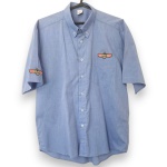 CAMISA MANGA CURTA, CONFECCIONADA EM TECIDO 50% ALGODÃO E 50% POLIÉSTER, TAMANHO M. TRATA-SE DE PEÇA SEMINOVA, PODENDO APRESENTAR SINAIS DE USO, MARCAS DO TEMPO, DESGASTES NATURAIS, PEQUENAS IMPERFEIÇÕES, RESTAUROS, REPAROS E/OU OUTRAS CARACTERÍSTICAS PRÓPRIAS DE SUA NATUREZA, USO E ESTADO DE CONSERVAÇÃO, NÃO SENDO TAIS ASPECTOS, POR SI SÓ, MOTIVO PARA DESCLASSIFICAÇÃO, CANCELAMENTO OU QUESTIONAMENTOS POSTERIORES, DEVENDO O ARREMATANTE CONSIDERAR TAIS CONDIÇÕES PREVIAMENTE À OFERTA E ARREMATAÇÃO.