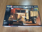 kit de plastimodelismo Mercedes Bens L-701 na escala 1/35 fabricado pela Italeri, kit completo ,bags lacrados,instrução e decais.Por favor observem bem as fotos antes de dar o lance e qualquer dúvidas ou mais fotos por gentileza entrar em contato no número (24)992260836 telefone e whatsapp