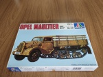 kit de plastimodelismo Opel Maultier German Half Track na escala 1/35 fabricado pela Italeri, kit completo ,com um pequeno derretimento por conta do contato dos pneus,instrução e decais.Por favor observem bem as fotos antes de dar o lance e qualquer dúvidas ou mais fotos por gentileza entrar em contato no número (24)992260836 telefone e whatsapp