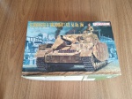Kit de Plastimodelismo Sturmpanzer IV "Brummbar" Late  Sd. Kfz. 166 , fabricado pela Dragon, completo, bags lacrados,instrução e decais Por favor observem bem as fotos antes de dar o lance e qualquer dúvidas ou mais fotos por gentileza entrar em contato no número (24)992260836 telefone e whatsapp