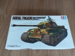 Kit de Plastimodelismo King Tiger Panzer Kampfwagen VI, fabricado pela Tamiya,completo, bags lacrados,instrução e decais Por favor observem bem as fotos antes de dar o lance e qualquer dúvidas ou mais fotos por gentileza entrar em contato no número (24)992260836 telefone e whatsapp