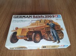 Kit de Plastimodelismo German Sd. Kfz 250/9, fabricado pela Tamiya,completo,bags lacrados,instrução e decais Por favor observem bem as fotos antes de dar o lance e qualquer dúvidas ou mais fotos por gentileza entrar em contato no número (24)992260836 telefone e whatsapp