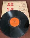 DISCO DE VINIL ,AS 14 MAIS VOL XX,CONSERVADO ,NAO NOS RESPONSBIZAMOS POR PEQUENO RISCO