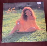 DISCO DE VINIL ,BETH BETH CARVALHO, ACOMPANHA ENCARTE,CONSERVADO ,NAO NOS RESPONSBIZAMOS POR PEQUENO RISCO