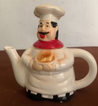 MINI CHALEIRA DE CERAMICA, FORMA DE COZINHEIRO , CONSERVADA