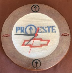 RELOGIO DE PAREDE,PROMOCIONAL A CONCESSIONARIA CHEVROLET, MADEIRA COM LOGO, CONSERVADO