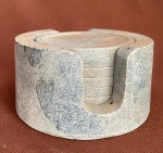 CONJUNTO DE PORTA COPOS E SUPORTE EM PEDRA SABAO CONSERVADOS