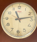 GRANDE RELOGIODE ESTAÇAO , MARCA DIMEP,  MODELO CLASSICO COM VISOR DE VIDRO E MOLDURA DE METAL.35CM CONSERVADO FUNCIONANDO