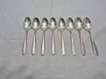 Jogo de 8 garfos de sobremesa em prata 90 Harmony House. Medindo 15cm de comprimento.