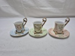 Jogo de 3 xícaras de café em porcelana japonesa pintada à mão. Medindo 5,5cm x 8,5cm de altura.