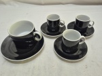 Lote de 4 xícaras, sendo 1 de chá e 3 de café em porcelana Tok&Stok Germer com estampa preta.
