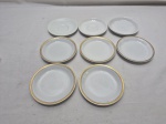 Lote de 3 pires de café e 5 pratos de biscoito em porcelana. Medindo o maior 11cm de diâmetro.