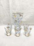Coqueteleira com 5 copos de shot aperitivo em demicristal pintado com friso ouro. Medindo a coqueteleira 13cm x 20cm de altura, copos 6,5cm x 8,5cm de altura.