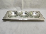 Suporte em prata 90 Wolff com 3 petisqueiras redondas em vidro. Medindo 40cm x 17cm x 3cm de altura.