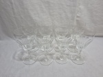 Jogo de 8 taças de vinho em cristal incolor facetado. Medindo 8cm x 16cm de altura.