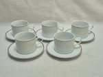 Jogo de 5 xícaras de chá em porcelana Schmidt com friso prata. Medindo 8cm x 6cm de altura.