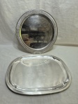 Lote de bandeja redonda e travessas oval em aço inox. Medindo 43,5cm x 33,5cm, 37,5cm de diâmetro.