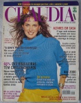 Revista CLAUDIA - Edição nº 454 (Julho de 1999)Item de colecionador em ótimo estado, celebrando o estilo e as pautas do final dos anos 90. Ideal para quem busca referências de moda vintage ou registros históricos de comportamento da época.
