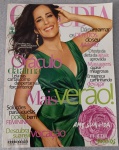 Revista CLAUDIA - Edição com Glória Pires (Novembro de 2011)Relíquia para colecionadores, esta edição histórica faz parte da celebração de 50 anos da revista e traz a icônica atriz Glória Pires na capa. Um registro marcante de moda, bem-estar e comportamento do início da década de 2010.