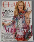 Revista CLAUDIA - Edição de Aniversário (Setembro de 2006)Relíquia para colecionadores, esta edição especial de aniversário traz a estrela Angélica em uma capa vibrante, no auge de sua fase "se renova". Um registro marcante de moda, comportamento e bem-estar de meados dos anos 2000.