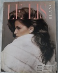Revista LE LIS BLANC - Edição Outono/InvernoRelíquia para colecionadores, esta edição traz a sofisticação da marca Le Lis Blanc em um registro marcante de moda, beleza e arquitetura. Ideal para quem busca referências estéticas e registros históricos de lifestyle de alto padrão.