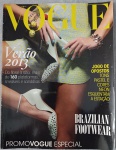 Revista VOGUE BRASIL - PROMOVOGUE ESPECIAL (Verão 2013)Relíquia para colecionadores, esta edição especial PromoVogue é um guia completo dedicado ao universo dos calçados e acessórios para a temporada de Verão 2013. Um registro histórico luxuoso das tendências que definiram a moda brasileira na época.