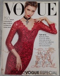 Revista VOGUE BRASIL - PROMOVOGUE ESPECIAL (Verão 2012)Relíquia para colecionadores, esta edição especial PromoVogue é um registro luxuoso dedicado ao evento Minas Trend Preview. Um item indispensável para quem busca referências históricas da moda mineira e nacional da década passada.