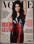 Revista VOGUE BRASIL - Setembro de 2007 (Nº 349)Relíquia para colecionadores, esta edição icônica traz a top model brasileira Isabeli Fontana na capa. Um registro luxuoso da moda de 2007, focando em brilho gráfico, volumes e tendências de transição para o verão