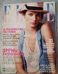 Revista ELLE Brasil  Julho de 2008  Capa Isabeli FontanaModa de Inverno: Especial com dicas de tricôs, saias longas e cores para aquecer a estação, além de looks "superchics" para o trabalho.Tendências de Verão: As novidades e apostas do SPFW e Fashion Rio para a temporada seguinte.