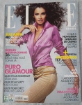Revista ELLE Brasil  Abril de 2005  Capa Caroline Ribeiro 117 opções irresistíveis de sapatos, botas e bolsas para a temporada.Beleza & Make: "ELLE Ama"  Uma seleção dos 40 produtos de maquiagem favoritos da redação e a nova geração de cremes para a pele.