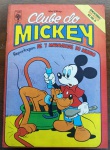 Revista Clube do Mickey Nº 13 - As 7 Maravilhas do Mundo (1980)Raridade histórica da Editora Abril, lançada originalmente em março de 1980. Esta publicação se diferenciava dos gibis tradicionais por misturar quadrinhos com reportagens educativas e seções interativas, capturando a essência do famoso programa de TV da Disney.