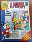 Edição Extra Nº 161 - "A Patada" (Dezembro 1984)Item histórico da Editora Abril, esta edição é um marco de criatividade. A capa e o conteúdo são apresentados como se fossem o jornal "A Patada", o periódico de propriedade do Tio Patinhas onde trabalham Donald e Peninha. É uma das edições mais icônicas da série nos anos 80.