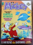 Revista Mickey Nº 375 - O Mistério dos Andróides (1983)Relíquia histórica da Editora Abril, lançada originalmente em dezembro de 1983. Este exemplar é o marco final do arco de ficção científica "O Mistério dos Andróides", uma aventura épica que envolve Mickey, Pateta e o Tio Patinhas em um cenário futurista de tirar o fôlego.