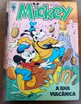 Revista Mickey Nº 370 - "A Ilha Vulcânica" (1983)Relíquia histórica da Disney no Brasil, lançada originalmente em julho de 1983. Este exemplar é o destaque do mês, apresentando uma trama de aventura e sobrevivência em uma ilha exótica, com a arte característica da era de ouro da Abril.