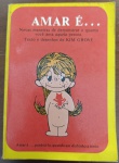 Livrinho de Bolso "Amar é..." - Kim Grove (Anos 70/80)Item clássico de colecionismo baseado nas famosas tirinhas de Kim Grove. Este exemplar em formato pocket traz as ilustrações icônicas que definiam "novas maneiras de demonstrar o quanto você ama aquela pessoa" através de gestos românticos e singelos.