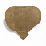 Jacques Bergerac (Biarritz, 1927  Anglet, 2014) - Autógrafo raro do ator de cinema Jacques Bergerac, dedicado em papel antigo, com inscrição pessoal e assinatura original. Peça de coleção singular, preservando charme e memória do ator francês dos anos 1950 exatamente 1955 quando esteve no Rio de Janeiro com a atriz ingerir Rogers. Possui outro autografo no verso. Mede 8 x 7 cm.