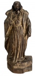 MINAS SÉC. XIX - Imagem sacra em madeira entalhada, representando santa de caráter devocional, possivelmente Nossa Senhora. Peça antiga, com policromia remanescente e pátina natural, apresentando desgaste compatível com a idade. Base integrada em madeira. Meados séc. XIX. Olhos de vidro. Mede 28 cm.