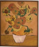 ANDREA BRANDANI - Óleo sobre tela representando natureza-morta com flores em vaso, composição vibrante em tons ocres, amarelos e verdes. Pincelada expressiva e textura marcante, assinatura visível na parte frontal. Homenagem a Van Gogh. Obra emoldurada, com sinais do tempo compatíveis com a idade, mantendo forte impacto decorativo e artístico. Proteção de moldura baguete. Mede 62 x 52 cm.