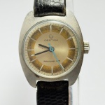 CERTINA - Relógio a corda, funcionando. Pulseira: 12mm. Caixa: 2,5cm x 2,6cm, vertical x horizontal, sem contar a coroa. ***ATENÇÃO! ESTE RELÓGIO NÃO POSSUI GARANTIA DE FUNCIONAMENTO. Produto sendo vendido conforme ESTADO, testado, ou não, diz respeito apenas ao momento da catalogação. Recomenda-se revisão.*** Se necessário, solicitar mais fotos, vídeos ou perguntas para análise via e-mail reidaantiguidade@gmail.com, Obrigado pela visita!