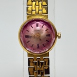 CHAKA - Relógio a corda, funcionando. Pulseira: 10mm. Caixa: 1,9cm x 1,9cm, vertical x horizontal, sem contar a coroa. ***ATENÇÃO! ESTE RELÓGIO NÃO POSSUI GARANTIA DE FUNCIONAMENTO. Produto sendo vendido conforme ESTADO, testado, ou não, diz respeito apenas ao momento da catalogação. Recomenda-se revisão.*** Se necessário, solicitar mais fotos, vídeos ou perguntas para análise via e-mail reidaantiguidade@gmail.com, Obrigado pela visita!