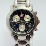 SWISS ARMY - Relógio quartz, funcionando. Pulseira: 20mm. Caixa: 4,3cm x 4cm, vertical x horizontal, sem contar a coroa. ***ATENÇÃO! ESTE RELÓGIO NÃO POSSUI GARANTIA DE FUNCIONAMENTO. Produto sendo vendido conforme ESTADO, testado, ou não, diz respeito apenas ao momento da catalogação. Recomenda-se revisão.*** Se necessário, solicitar mais fotos, vídeos ou perguntas para análise via e-mail reidaantiguidade@gmail.com, Obrigado pela visita!