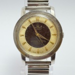 VALRUZ - Relógio automático, não funciona. Pulseira: 17mm. Caixa: 3,5cm x 3,5cm, vertical x horizontal, sem contar a coroa. ***ATENÇÃO! ESTE RELÓGIO NÃO POSSUI GARANTIA DE FUNCIONAMENTO. Produto sendo vendido conforme ESTADO, testado, ou não, diz respeito apenas ao momento da catalogação. Recomenda-se revisão.*** Se necessário, solicitar mais fotos, vídeos ou perguntas para análise via e-mail reidaantiguidade@gmail.com, Obrigado pela visita!