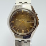 ORIENT - Relógio automático, não funciona. Pulseira: 18mm. Caixa: 4,3cm x 3,8cm, vertical x horizontal, sem contar a coroa. ***ATENÇÃO! ESTE RELÓGIO NÃO POSSUI GARANTIA DE FUNCIONAMENTO. Produto sendo vendido conforme ESTADO, testado, ou não, diz respeito apenas ao momento da catalogação. Recomenda-se revisão.*** Se necessário, solicitar mais fotos, vídeos ou perguntas para análise via e-mail reidaantiguidade@gmail.com, Obrigado pela visita!