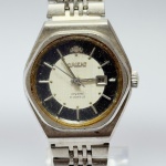 ORIENT - Relógio automático, não funciona. Pulseira: 13mm. Caixa: 3,3cm x 3cm, vertical x horizontal, sem contar a coroa. ***ATENÇÃO! ESTE RELÓGIO NÃO POSSUI GARANTIA DE FUNCIONAMENTO. Produto sendo vendido conforme ESTADO, testado, ou não, diz respeito apenas ao momento da catalogação. Recomenda-se revisão.*** Se necessário, solicitar mais fotos, vídeos ou perguntas para análise via e-mail reidaantiguidade@gmail.com, Obrigado pela visita!