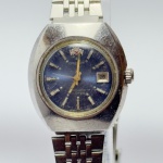 ORIENT - Relógio automático, não funciona. Pulseira: 14mm. Caixa: 2,9cm x 2,7cm, vertical x horizontal, sem contar a coroa. ***ATENÇÃO! ESTE RELÓGIO NÃO POSSUI GARANTIA DE FUNCIONAMENTO. Produto sendo vendido conforme ESTADO, testado, ou não, diz respeito apenas ao momento da catalogação. Recomenda-se revisão.*** Se necessário, solicitar mais fotos, vídeos ou perguntas para análise via e-mail reidaantiguidade@gmail.com, Obrigado pela visita!