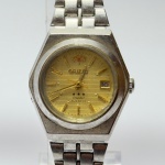 ORIENT - Relógio automático, não funciona. Pulseira: 14mm. Caixa: 3,1cm x 2,8cm, vertical x horizontal, sem contar a coroa. ***ATENÇÃO! ESTE RELÓGIO NÃO POSSUI GARANTIA DE FUNCIONAMENTO. Produto sendo vendido conforme ESTADO, testado, ou não, diz respeito apenas ao momento da catalogação. Recomenda-se revisão.*** Se necessário, solicitar mais fotos, vídeos ou perguntas para análise via e-mail reidaantiguidade@gmail.com, Obrigado pela visita!