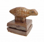 Francisco Brennand (1927-2019) - Dinossauro - Escultura em cerâmica vitrificada. Assinada na base. M