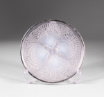 René Jules Lalique (Ay, 1860  Paris, 1945). Prato em cristal translúcido e opalescente, de formato c