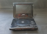 DVD portátil Vicini, display de 7 polegadas, entrada SD/MMC card e USB, não foi testado, vendido no estado, não acompanha fonte de alimentação - Dimensão: 21 X 17,5 cm